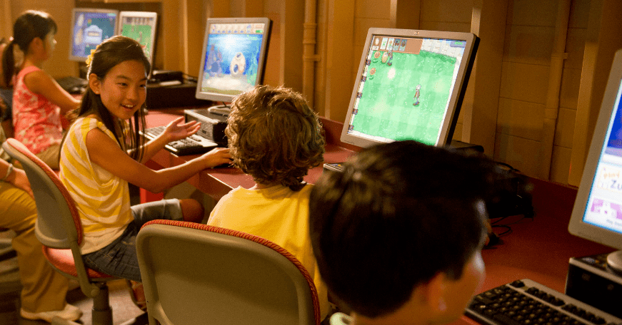 children at computer