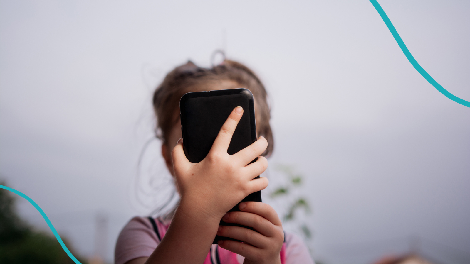 Picture of little girl to show smartphones threat