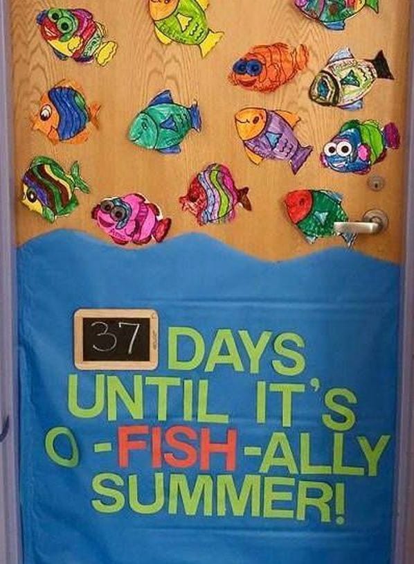 A classroom door has colorful fish on it. It says 37 days until it's o-fish-ally summer! (summer bulletin boards ideas)