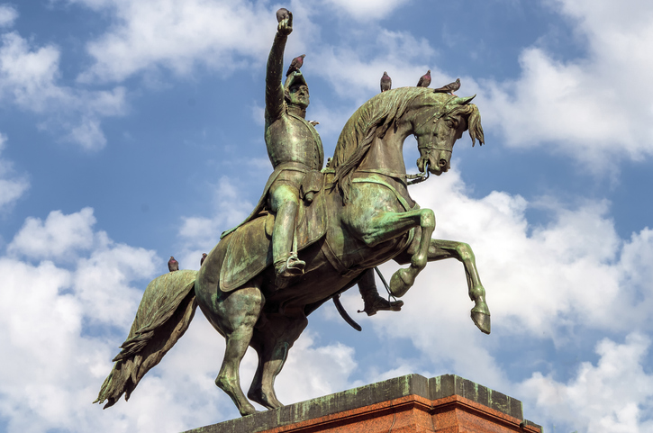 65 Great Leaders of the World Everyone Should Know A bronze statue honoring General San Martin, Argentina’s most important historic figure, is located in San Martin square in downtown Buenos Aires. The bronze sculpture was created in 1862 by French artist Luis Jose Daumas.