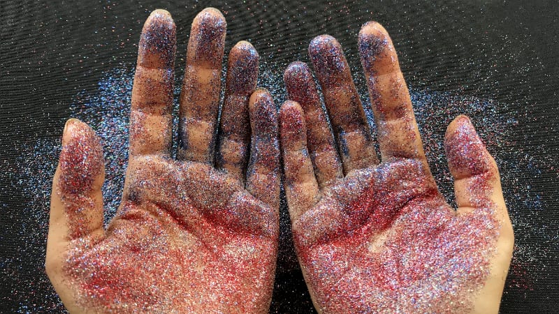 Glitter on hands