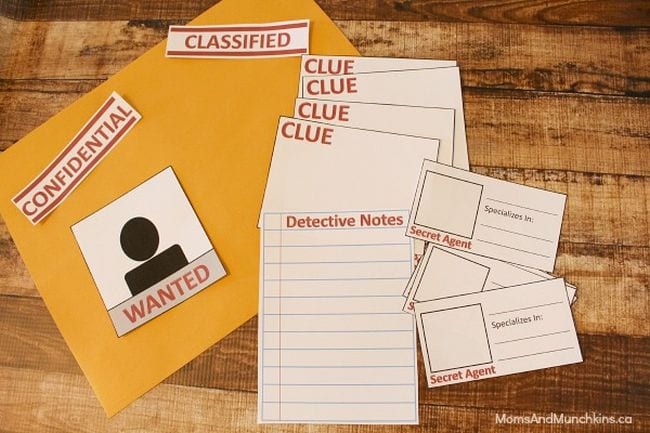 Detective kit with clue cards, detective notes, and manila envelope (Introduce Yourself to Students)