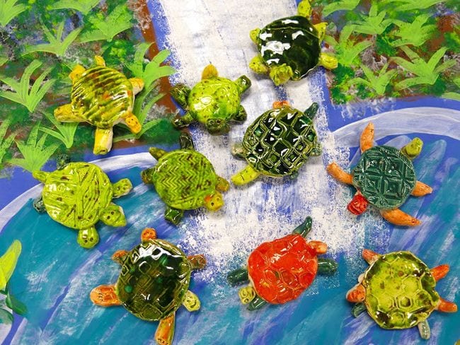 Small simple turtles made from clay and shiny glaze (Kindergarten Art)