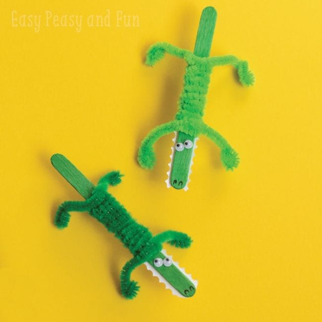 crocodiles are made from green popsicle sticks, green pipe cleaners, and googly eyes in this example of pipe cleaner crafts.