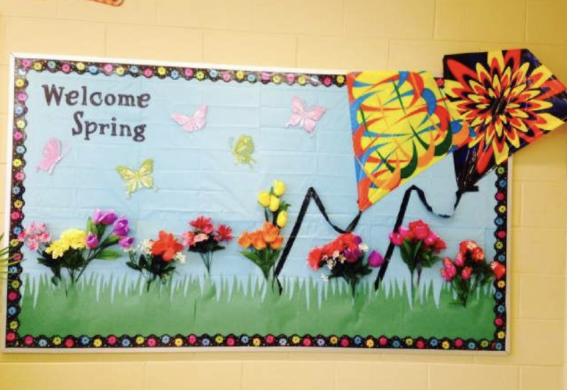 Bulletin board with words Welcome Spring!