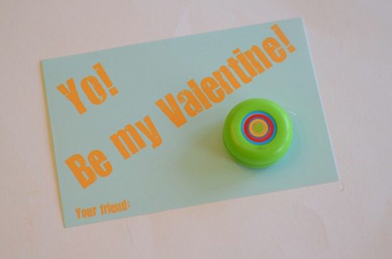 A blue card with the title Yo! Be My Valentine with a mini yoyo attached