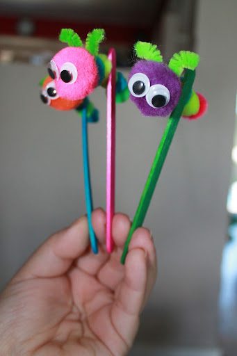 Bookmarks with bees on them made of pipe cleaner- pipe cleaner crafts