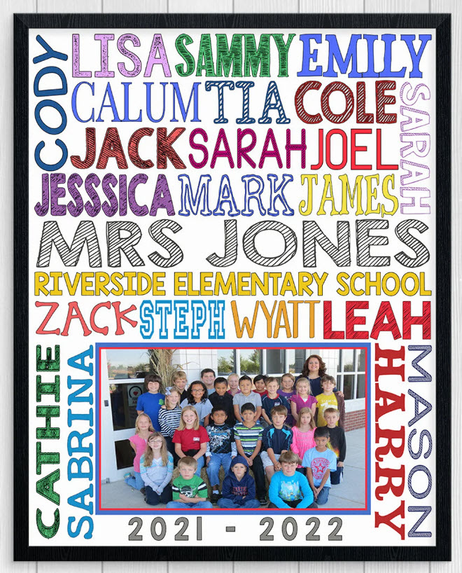 Class photo with a mat showing all the students' names in colorful letters