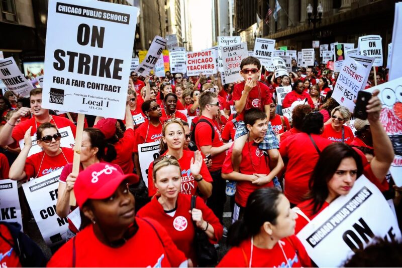 teachers striking with chicago teachers union 