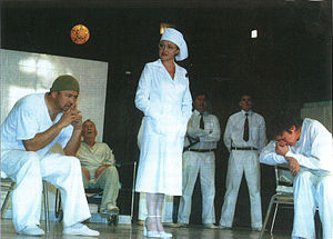 One flew over the Cuckoo's nest cast on stage