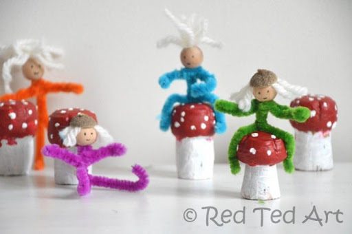 Elves and mushrooms made of pipe cleaners