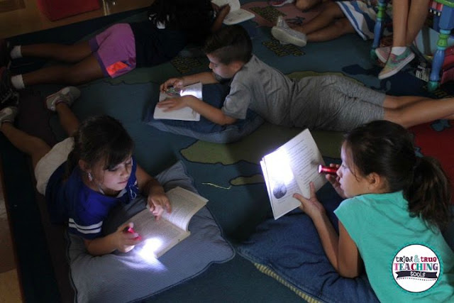 kids reading with flashlights 