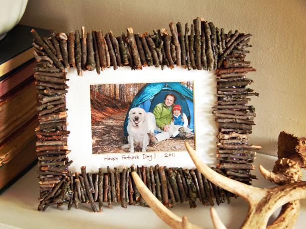 Rustic photo frame with photo and sticks.