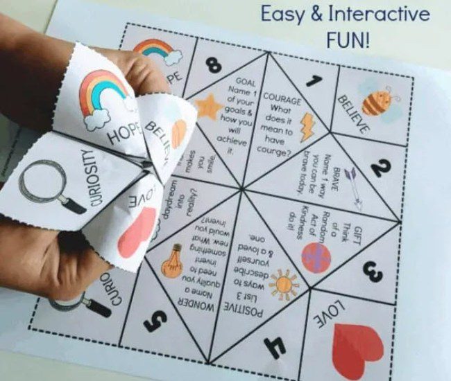 Printable cootie catcher with growth mindset words and sayings