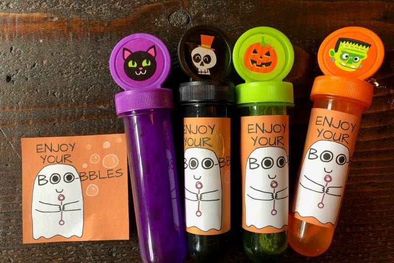 Halloween_Treats_Boobles Halloween bubble wands with printable treat tags