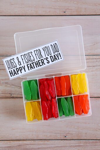 35 Heartwarming Father's Day Crafts for Kids