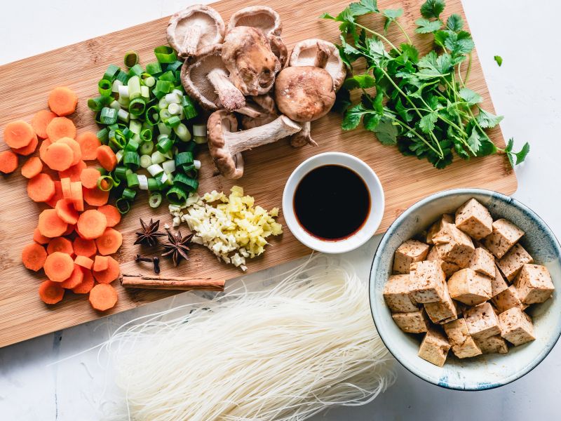 An example of mise en place organizational skills, with carrots, mushrooms, meat, spices, and other ingredients laid out on a cutting board