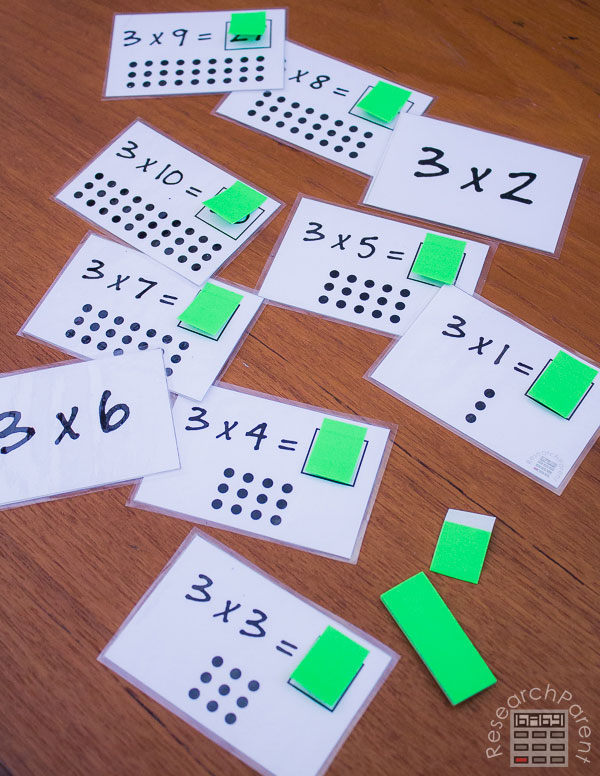 Multiplication flash cards to print out for student math practice 