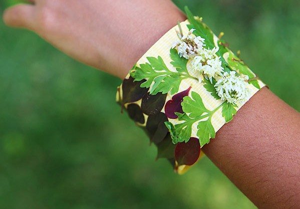 Bracelet with leaves