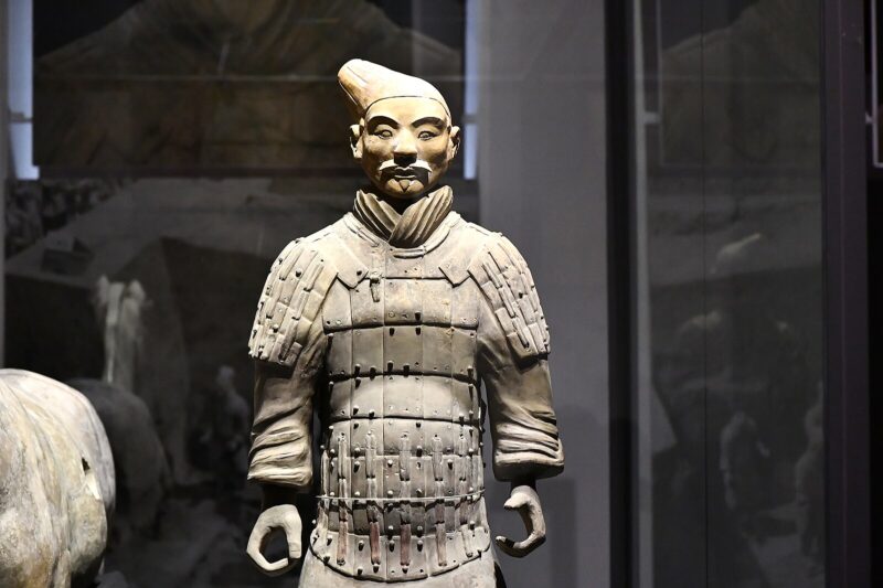 statue of chinese leader qin shi huang
