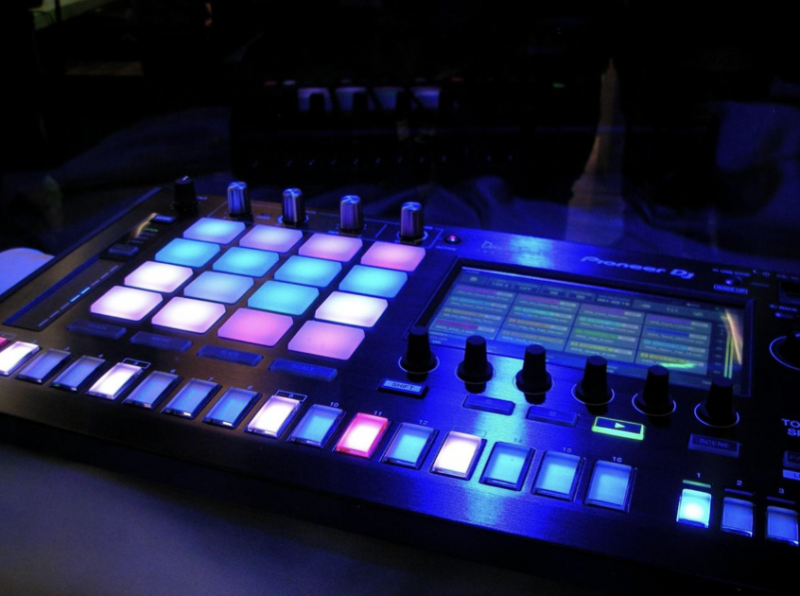 Electronic mixing board 