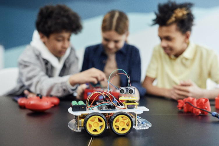 Students playing with robot buggy- raspberry pi projects