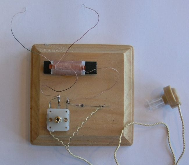 Homemade crystal radio set (Science Experiments for High School)