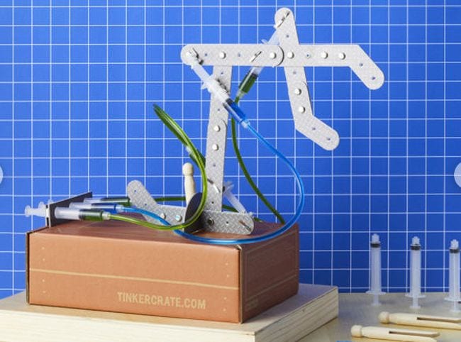 KiwiCo hydraulic claw kit (Science Experiments for High School)