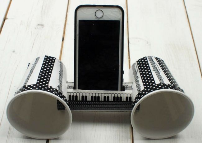 Smartphone amplifier made from paper cups and a toilet paper tube