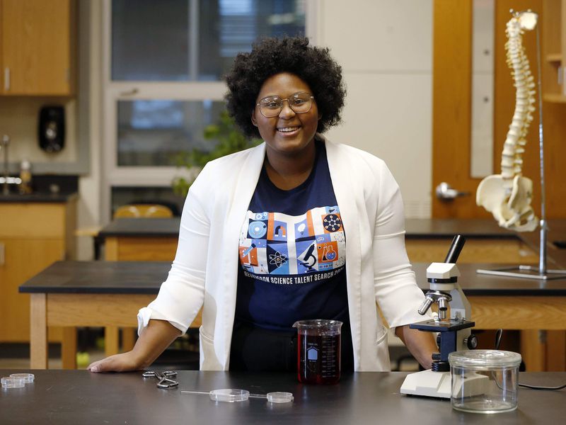 Dasia Taylor teen inventor of color change sutures that detect infections