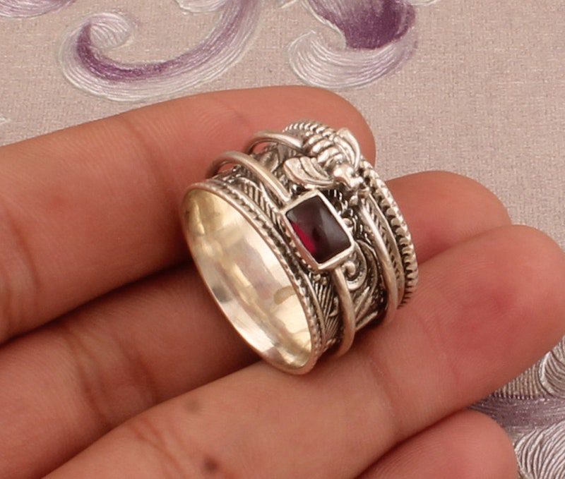 Wide engraved fidget ring with thin outer bands