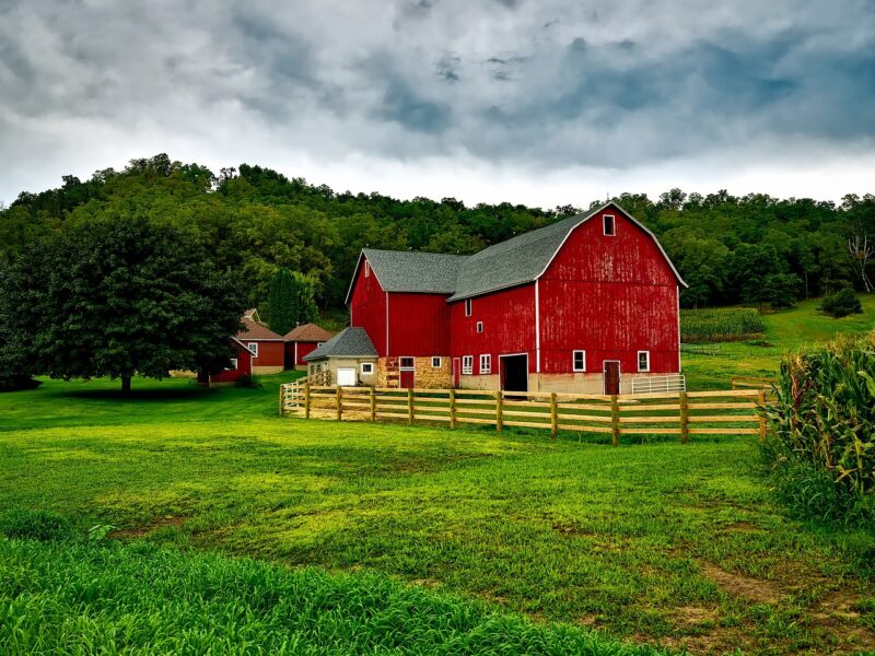 barn scene in wisconsin